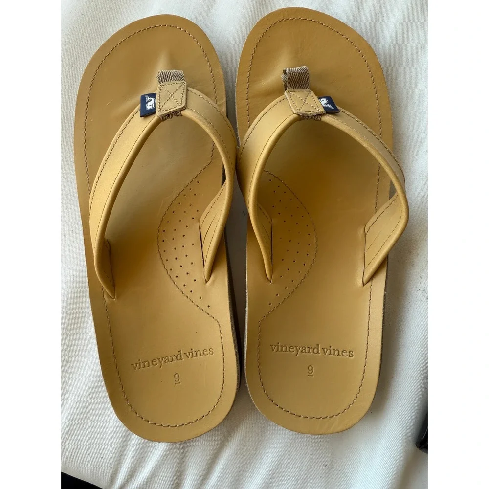Vineyard‎ Vines Mens Flip Flops Sandals Mustard Leather Size 9 Whale Logo